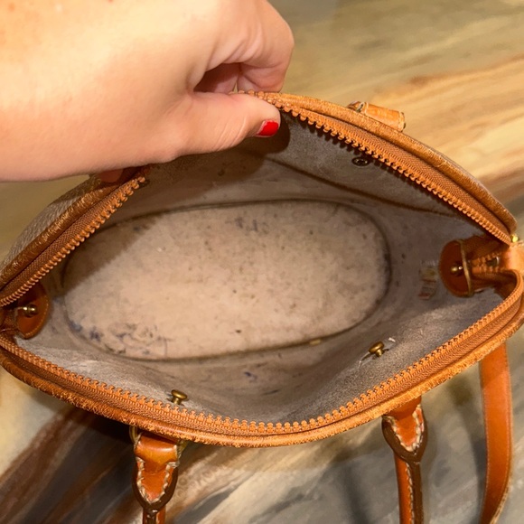 Dooney & Bourke- Classic Tan Leather Handbag - Picture 5 of 13